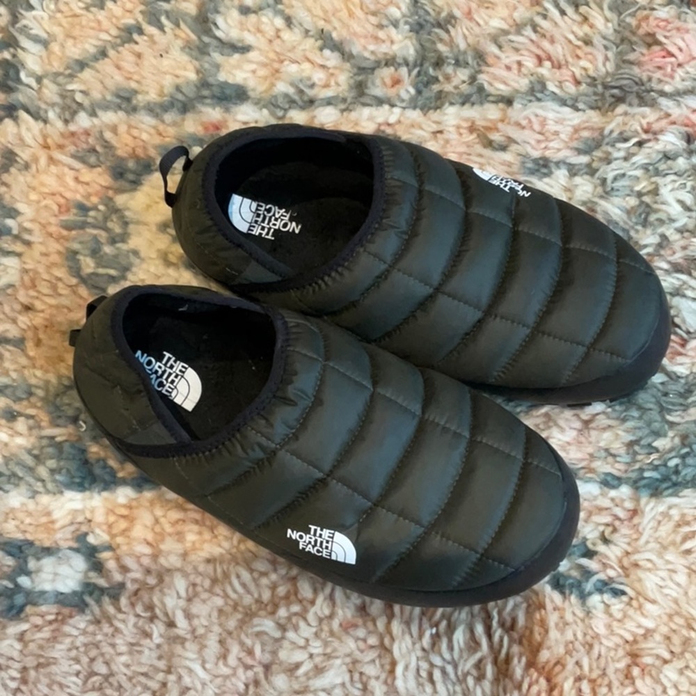 Men’s north face slippers